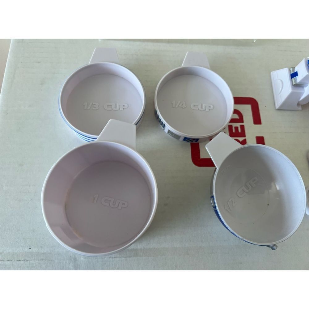 ThinkGeek Star Wars R2-D2 Measuring Cup Set Body Built from 4 Measuring Cups - Picture 10 of 13
